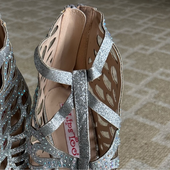 2 Lips Too Glitter Cutout Stiletto Heels Holiday Cocktail Party Shoes Silver 11 - Picture 7 of 7